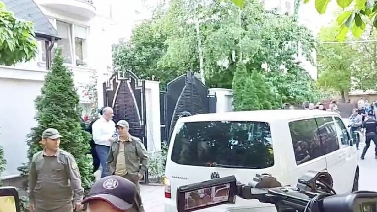 Fostul președinte Igor Dodon a fost escortat de procurori (VIDEO)