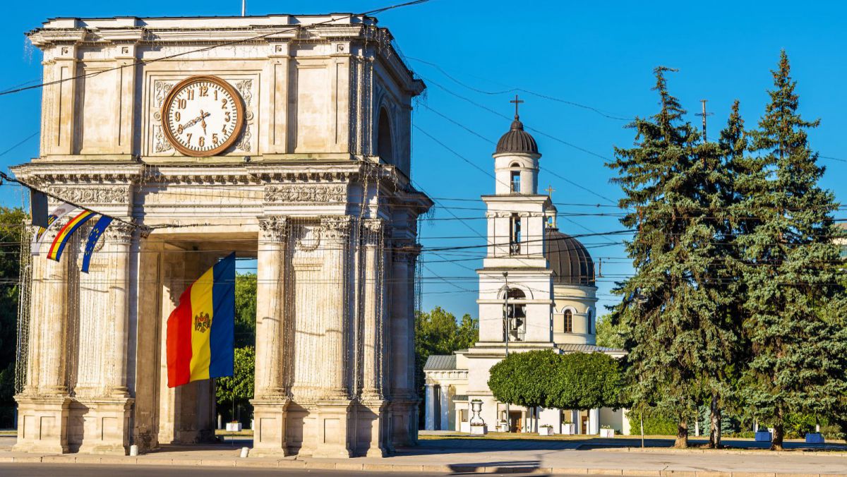 FOTO. În Scuarul Catedralei va apărea o nouă clădire: Iată unde va fi amplasată și cum va arăta