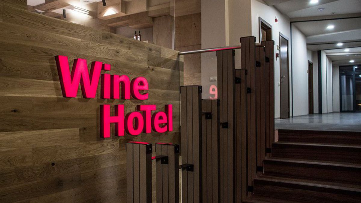 FOTO. Știai că în Chișinău există un hotel al vinului? Iată cum arată și ce prețuri are