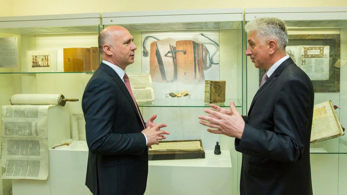 FOTO. Ce cadou „de suflet” a oferit Pavel Filip Bibliotecii Naționale a Belarusului