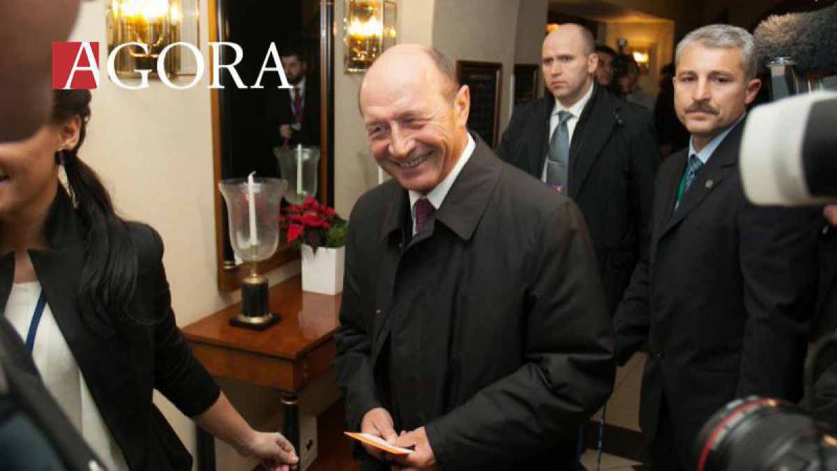 FOTO. Cadourile primite de Băsescu la Chișinău