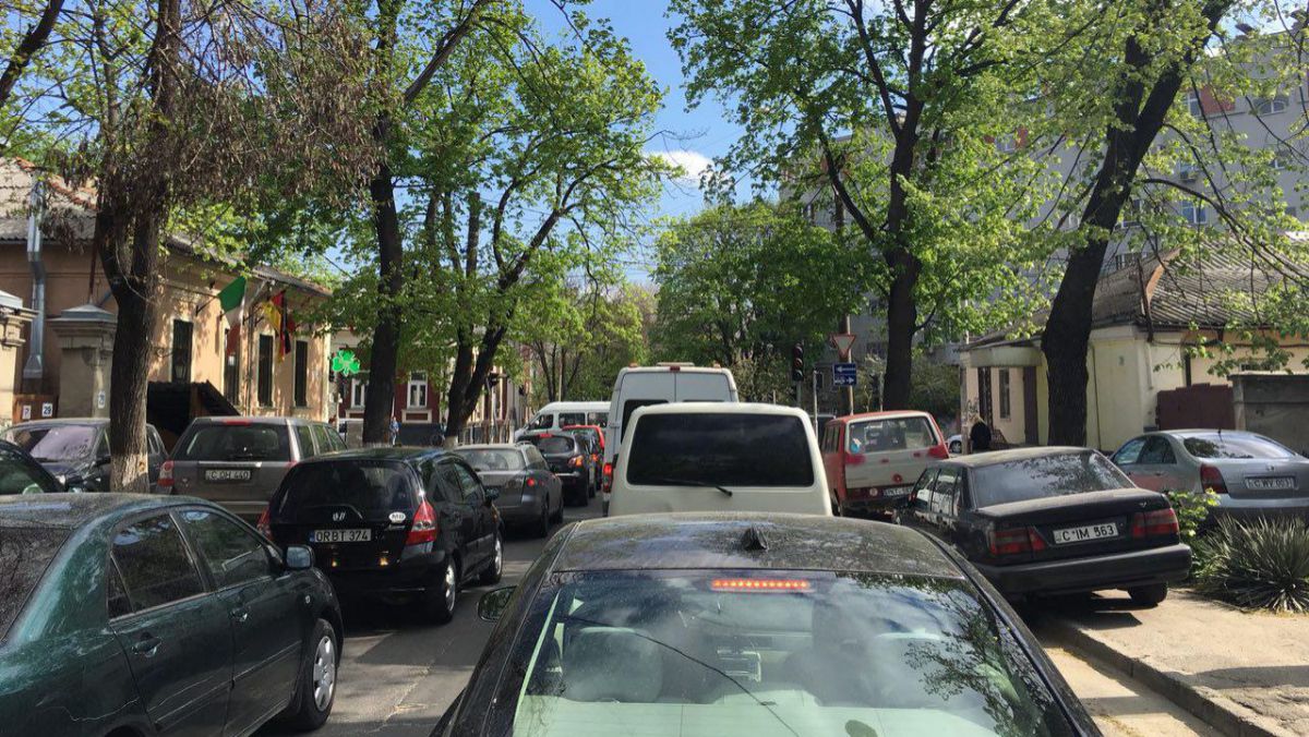 FOTO. Cum se vede indicatorul de la intersecția străzilor Eminescu și București, unde s-a produs accidentul rutier