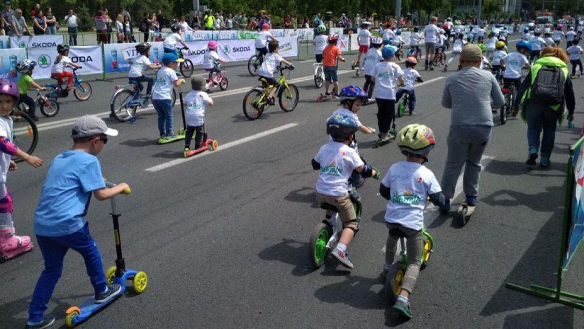 FOTO. De la mic la mare, au pus roțile în mișcare. Cursa de ciclism Kids Criterium, finalizată cu succes la Chișinău