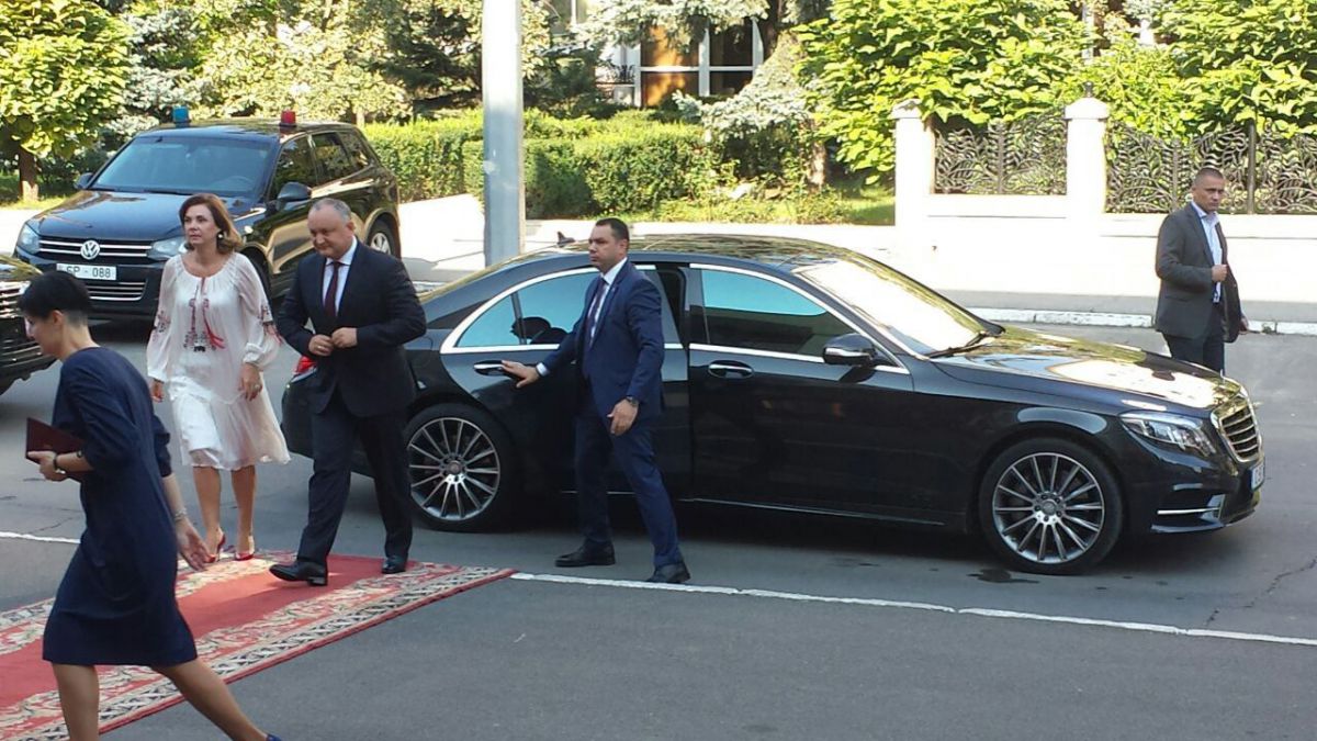 FOTO. Igor Dodon, cu un nou Mercedes S-Class: Iată noua mașină a președintelui