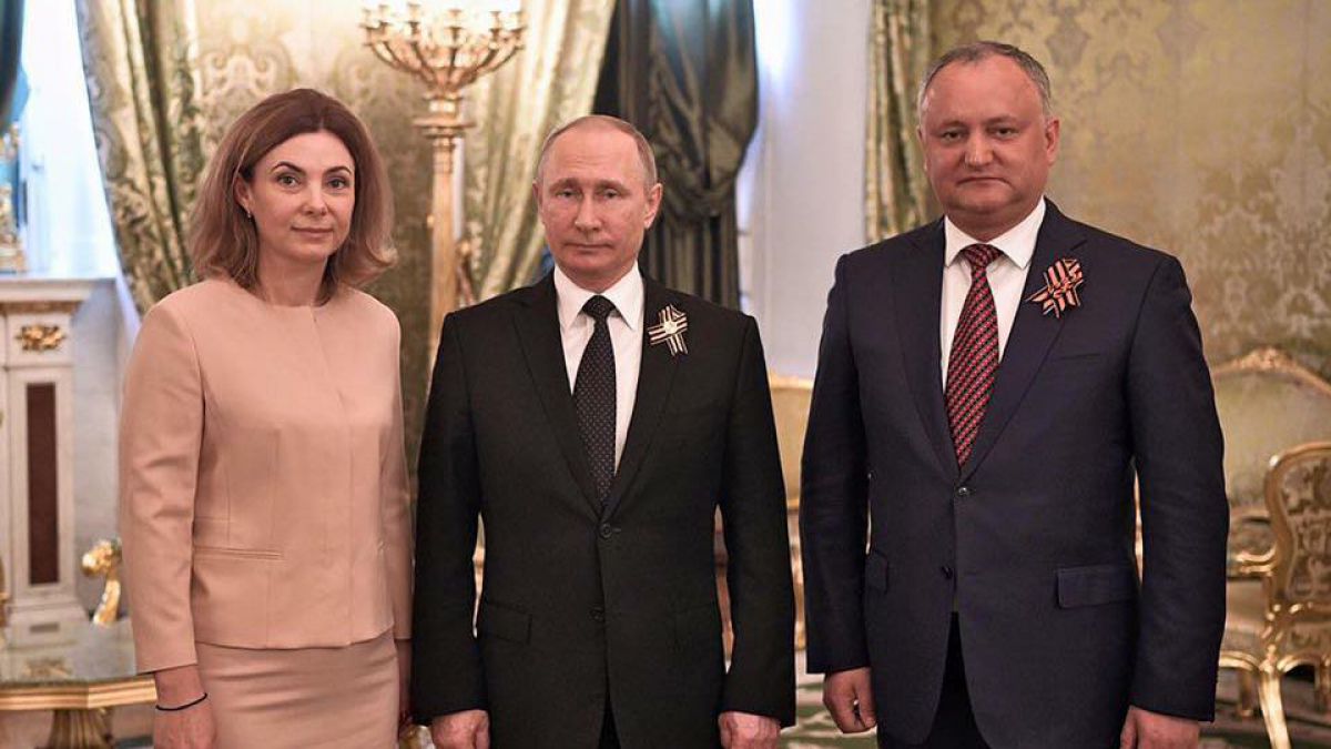 FOTO. Igor Dodon și Prima Doamnă, alături de Vladimir Putin la ceremonia de primire de la Kremlin