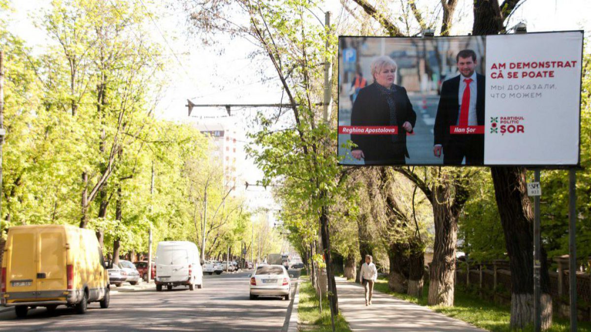 FOTO. „Noi știm cum” să cheltuim cel mai mult pentru panouri. Câți bani au dat candidații pentru publicitatea stradală