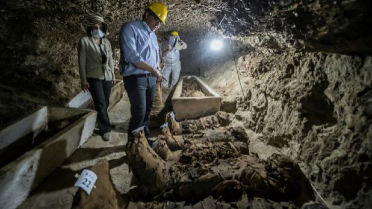 FOTO. O catacombă cu 17 mumii a fost descoperită în Egipt