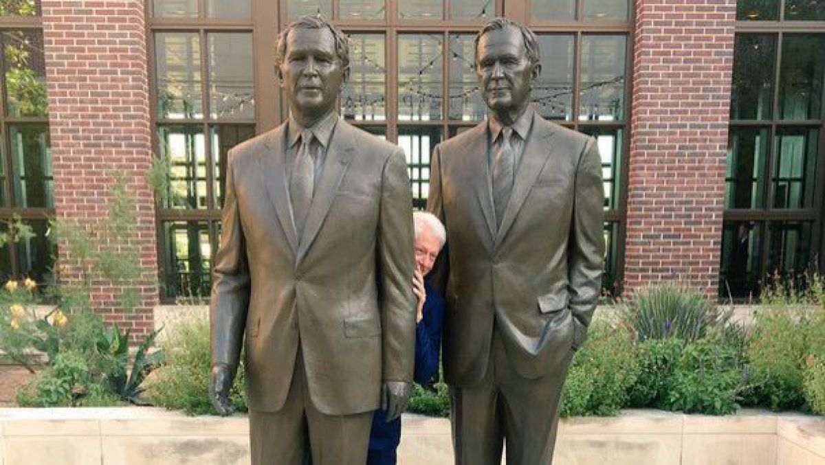 FOTO. O fotografie cu Bill Clinton, virală pe Internet: Cum a fost surprins fostul președinte al SUA