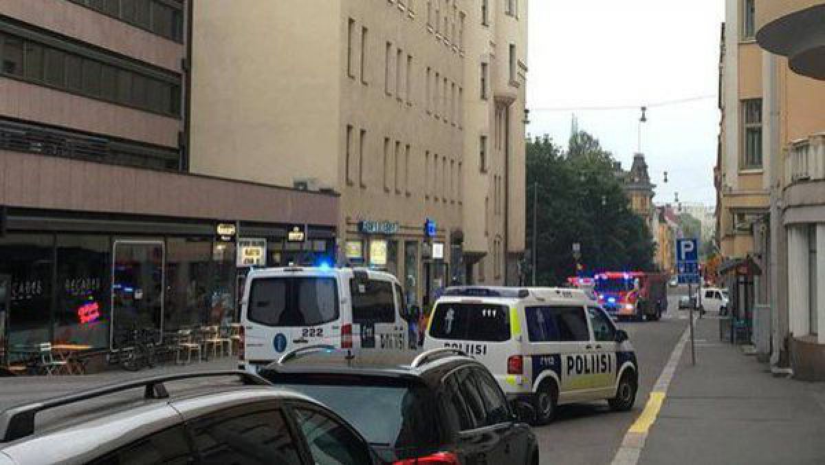 FOTO. O mașină a întrat în mulțime la Helsinki: Cel puțin o persoană a murit