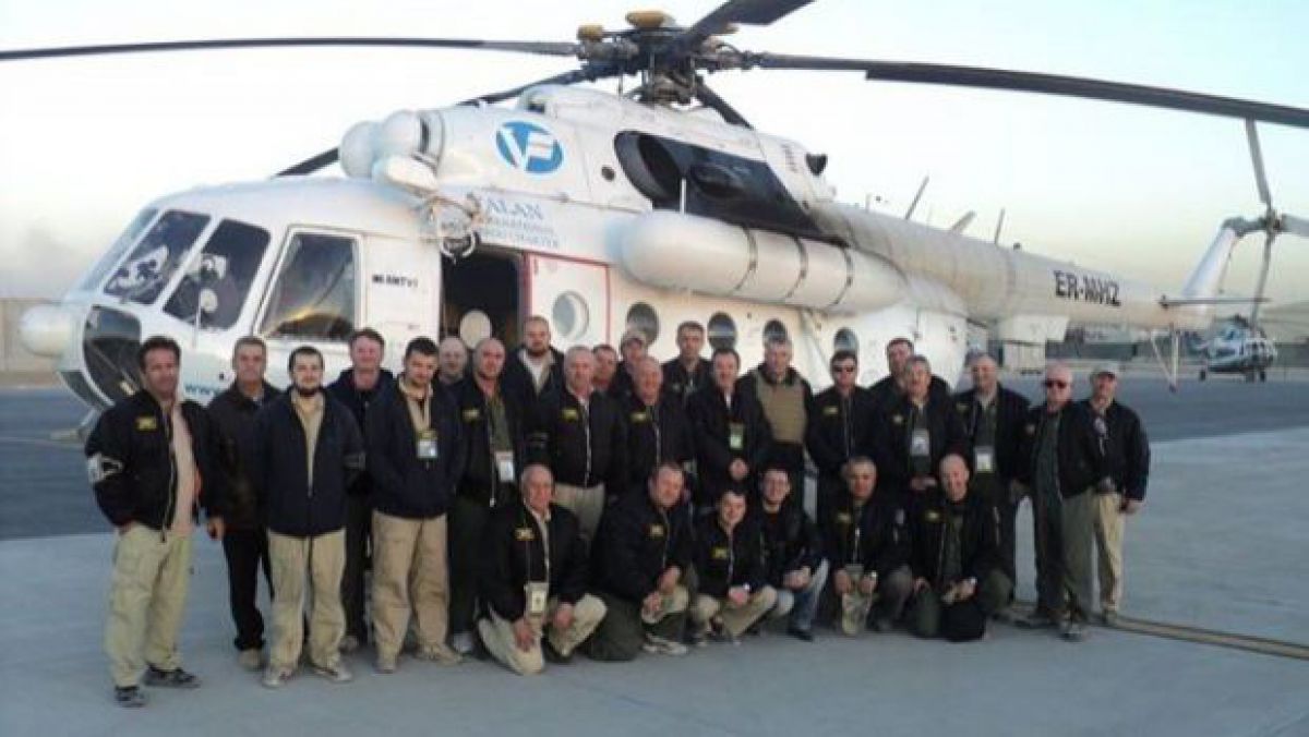 FOTO. Piloții elicopterului capturat în Afganistan sunt în viață! Ce se cunoaște despre compania căreia aparține aeronava