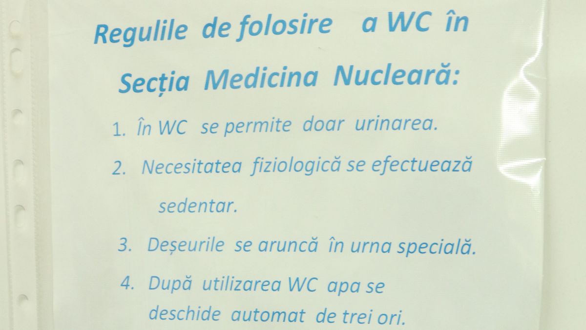 FOTO. Spitalul Republican explică de ce în toaleta Secției Medicină Nucleară se permite doar urinarea