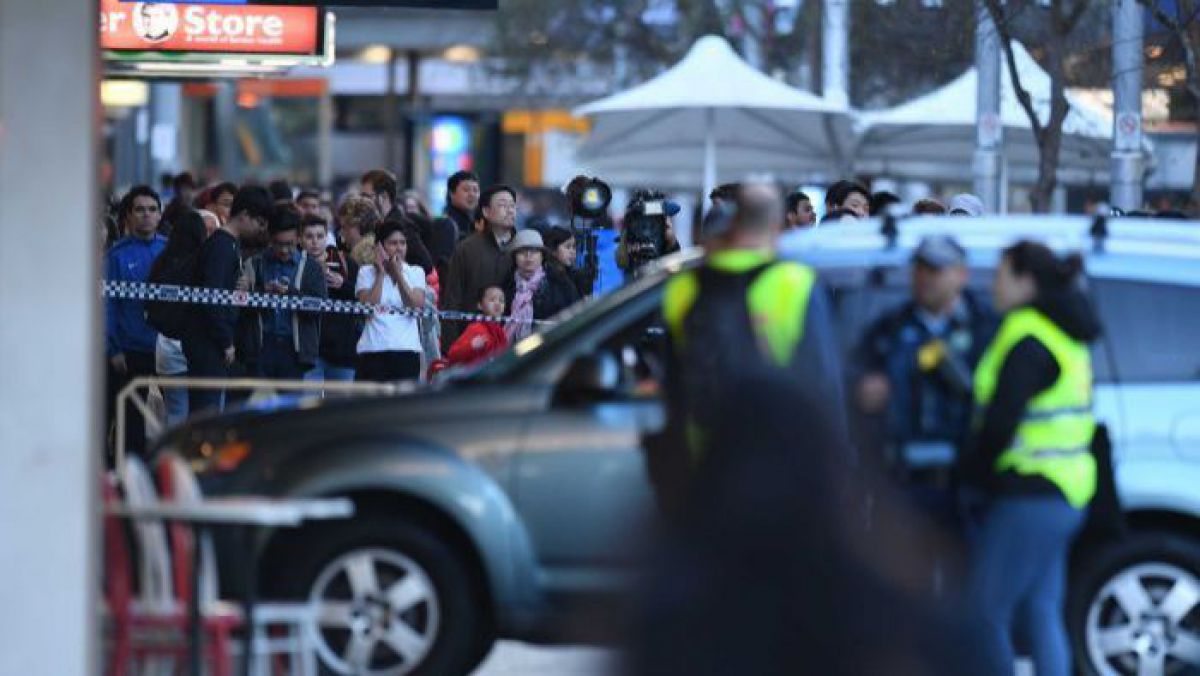 FOTO. Sydney: Cinci răniți, inclusiv un bebeluș, după ce o mașină a intrat în mulțime