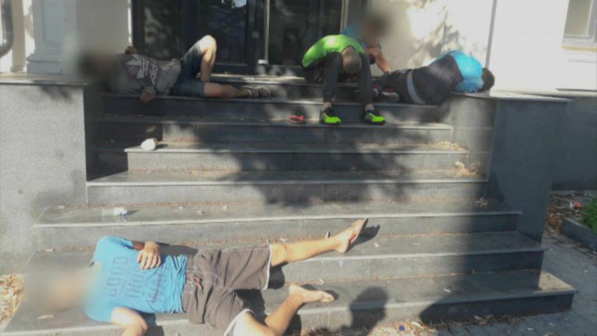 FOTO. Cinci tineri au fost surprinși în stare de inconștiență după ce ar fi consumat droguri