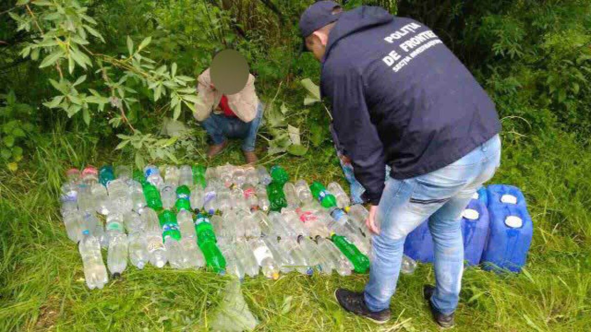 FOTO. Un moldovean a încercat să treacă 250 de litri de alcool etilic peste frontiera din orășelul Otaci