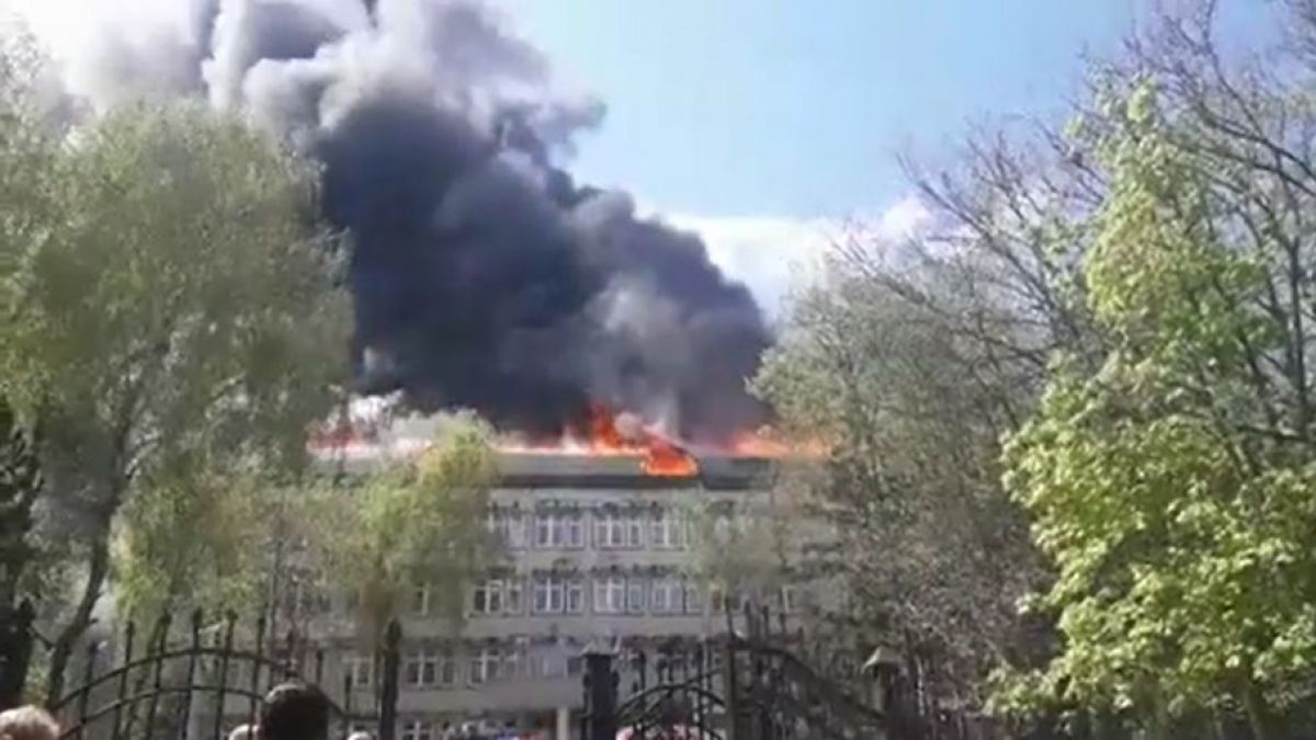 FOTO, VIDEO. UPDATE: Incendiu puternic la Telecentru: Nouă autospeciale și peste 50 de pompieri au intervenit pentru a stinge flăcările