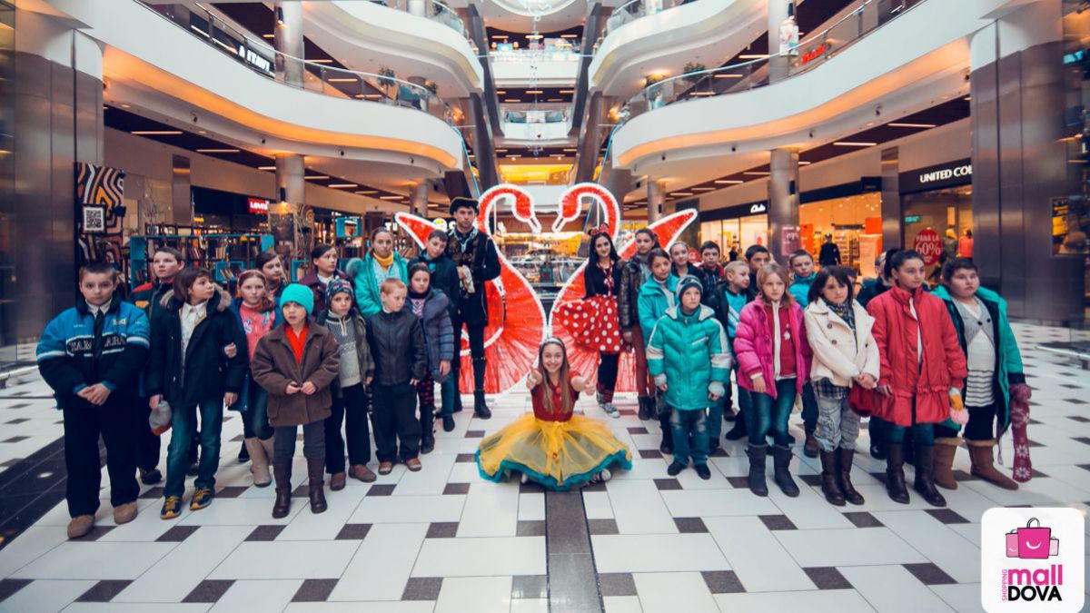 FOTO. VIDEO. Zâmbete de copii, jocuri și experimente științifice la Shopping MallDova