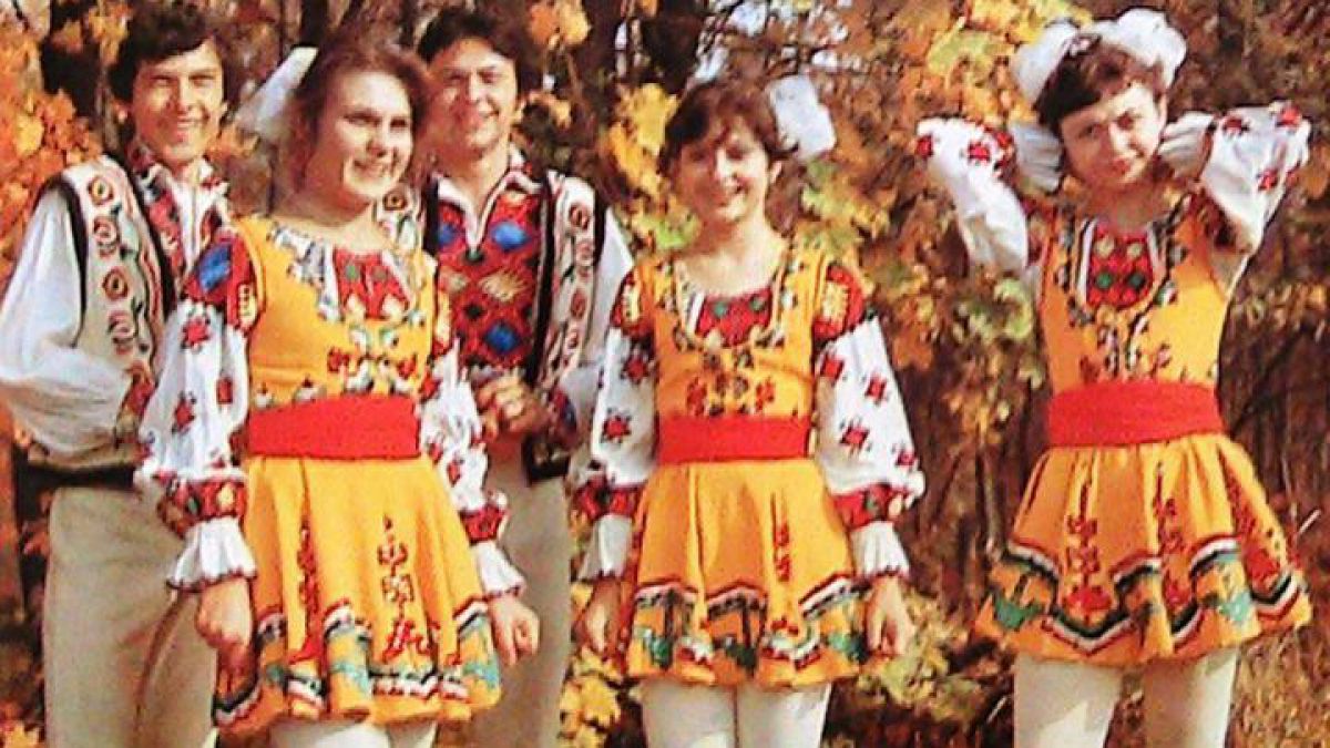 FOTOGRAFIA ZILEI. Cum arăta portul tradițional moldovenesc în anii 80