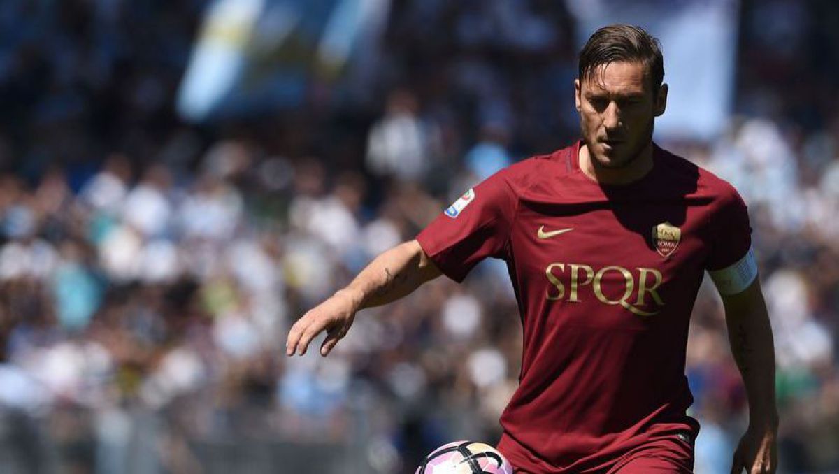 Francesco Totti își încheie cariera de fotbalist și va prelua funcția de director la AS Roma