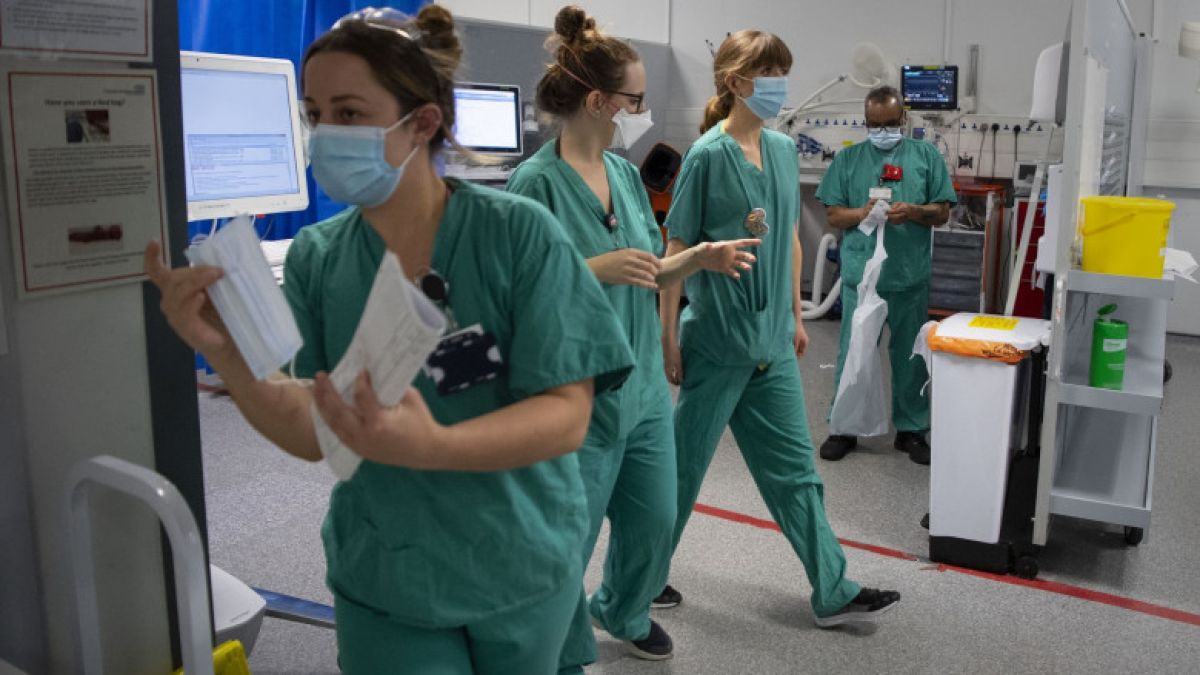 Franța: 3.000 de angajați ai sistemului sanitar, suspendați din funcție pentru că nu s-au vaccinat contra COVID-19