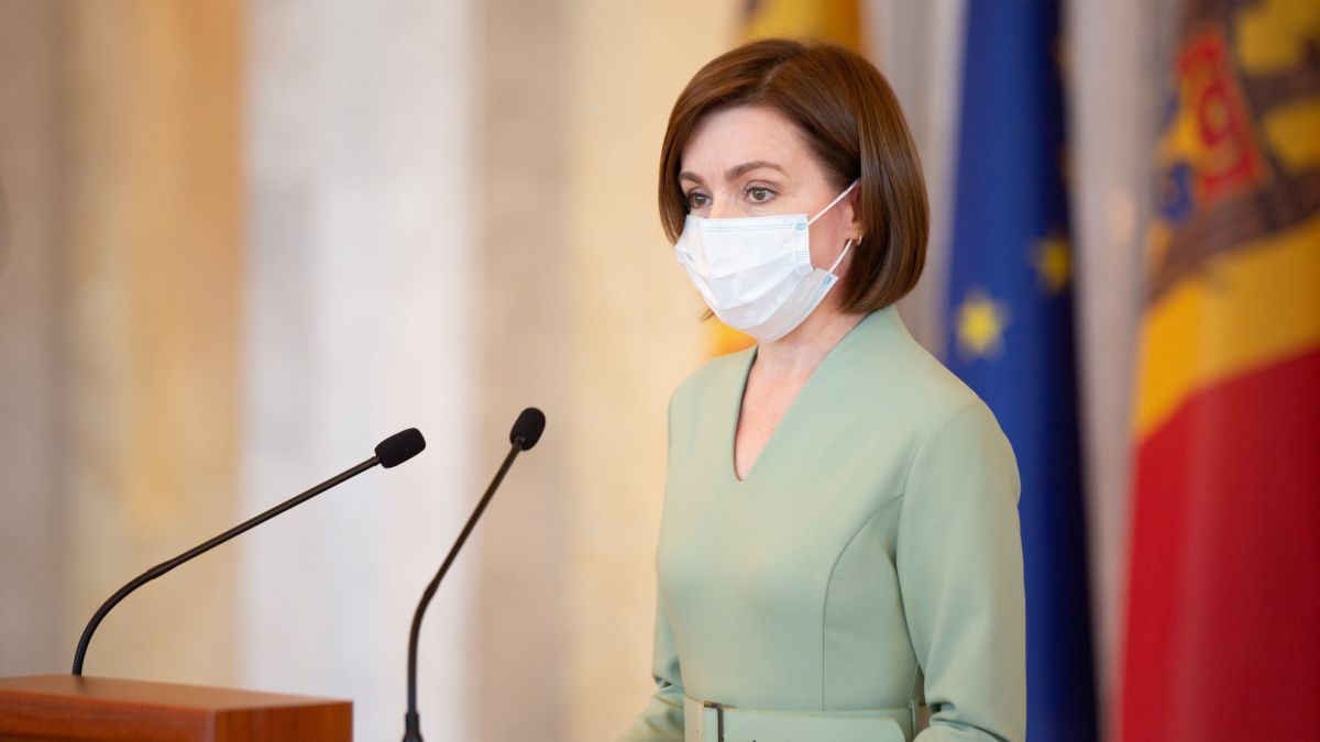 Gafă recunoscută: Explicația Președinției la diploma cu numele lui Igor Dodon, semnată de Maia Sandu și oferită unei absolvente de liceu