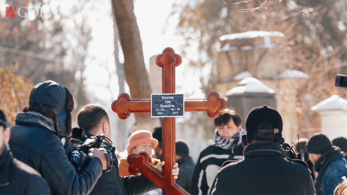 GALERIE FOTO. Interpretul Nelu Stratan, condus pe ultimul drum