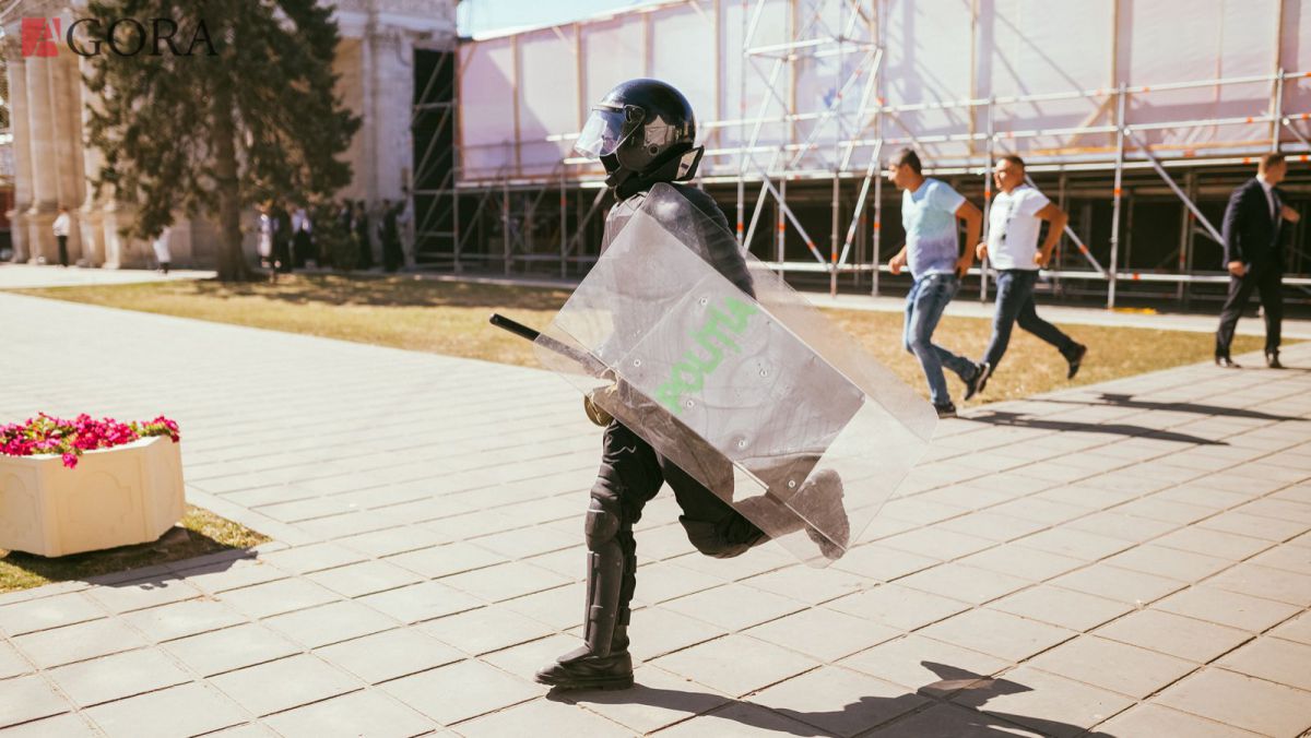 GALERIE FOTO. Ziua Independenței 2016. Paradă, proteste și oficiali