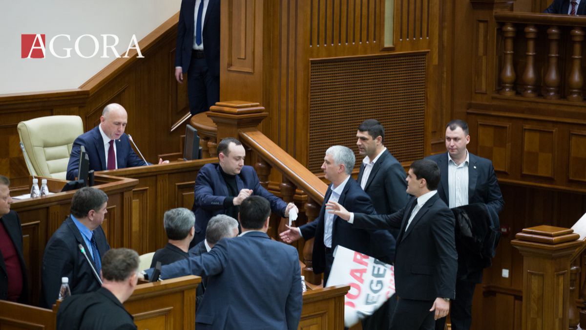 GALERIE FOTO: Guvernul Filip, investit în 35 de minute