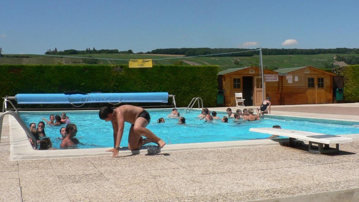 Gata cu distracția la piscine! De mâine, activitatea bazinelor din țară va fi sistată