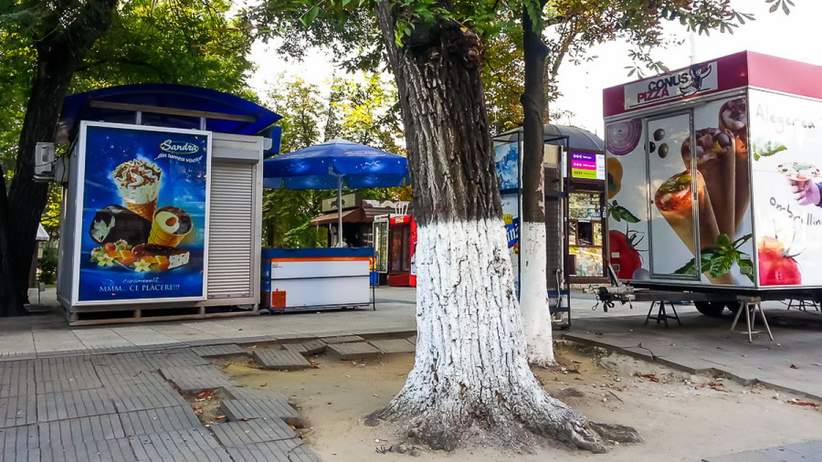 Gheretele estivale, instalate acum câteva zile în capitală, vor fi evacuate. Ceban: „Oamenii au decis că în oraș trebuie să se meargă „po-bespridelu”