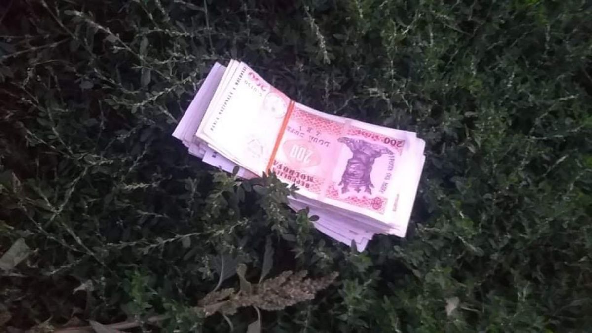 Ghinion pentru un bărbat din Hîncești. Și-a lăsat mașina descuiată și s-a pomenit fără 18 mii de lei și fără acte de identitate