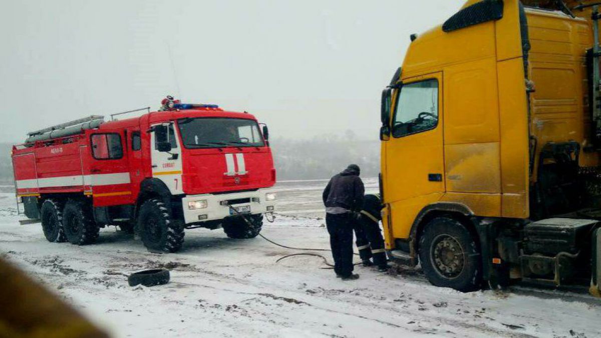 GRAFIC. Intervențiile salvatorilor pentru deblocarea drumurilor din Republica Moldova în ultimele 24 de ore