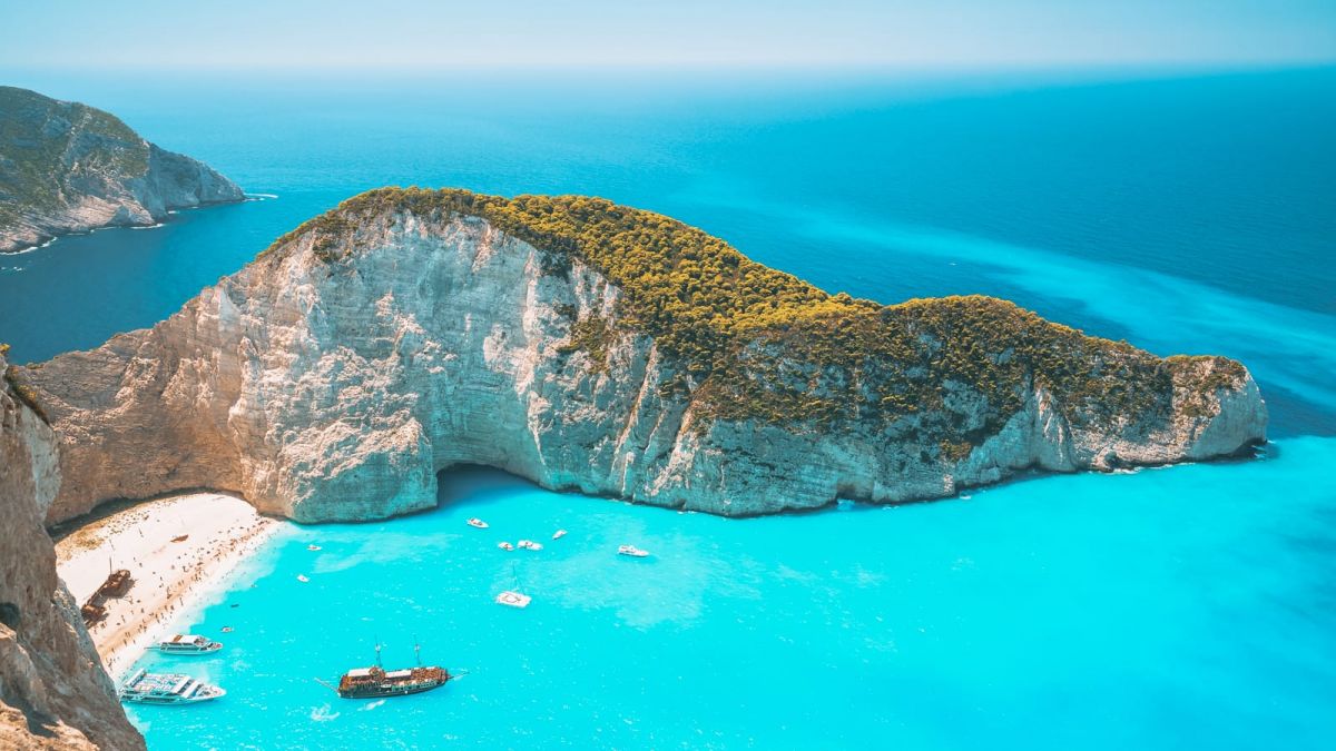 Grecia ar putea permite accesul turiștilor pe insule din 1 iunie
