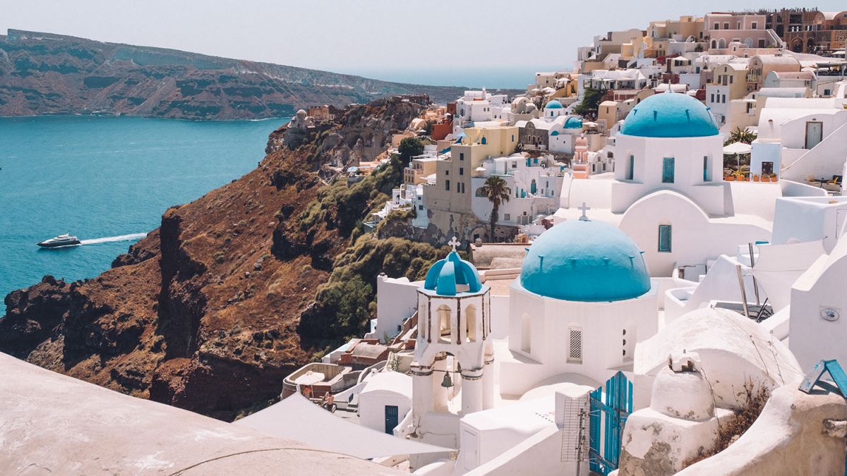 Grecia arată cum se va face plajă în această vară în Santorini (VIDEO)