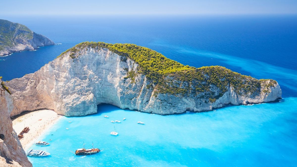 Grecia va începe redeschiderea sectorului turistic în luna mai