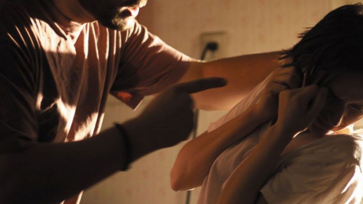 Grupări criminale, reținute. Au exploatat sexual cinci minore din Moldova