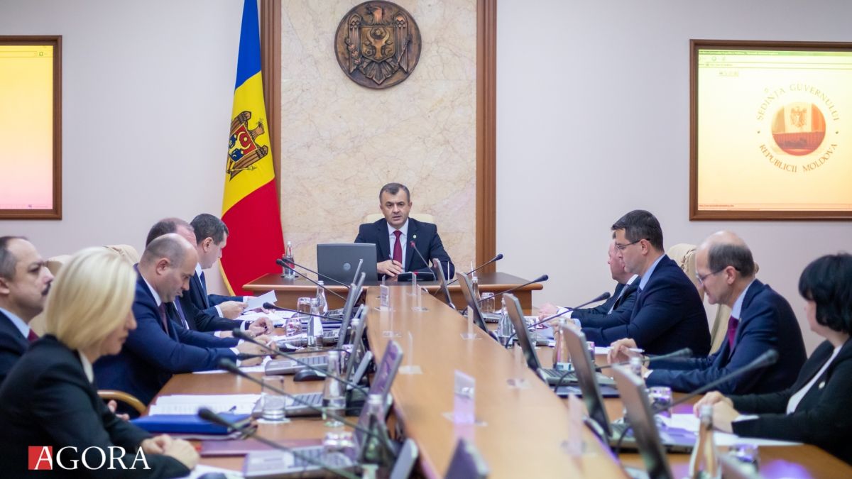 Guvernul a aprobat amenzi pentru încălcarea regimului de carantină sau pentru completarea greșită a fișelor epidemiologice