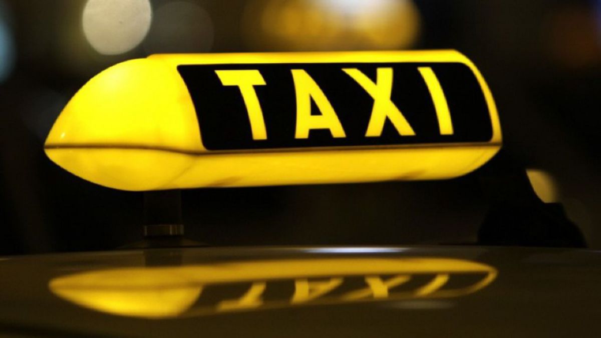 Guvernul vrea noi reguli pentru taximetrie. Filip: „Pasagerul va avea dreptul să nu plătească călătoria dacă nu i se dă bon”