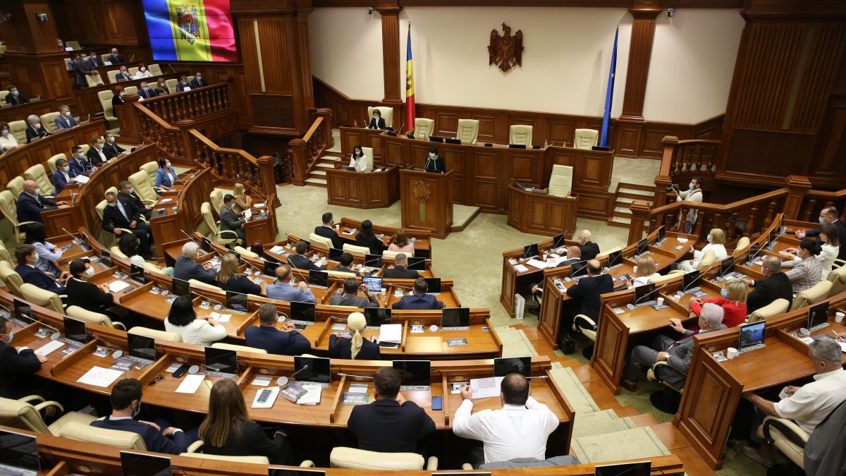 Igor Dodon, Ilan Șor și Oazu Nantoi, printre cei 10 deputați care nu s-au prezentat la sedința Parlamentului. Vezi cine a mai lipsit