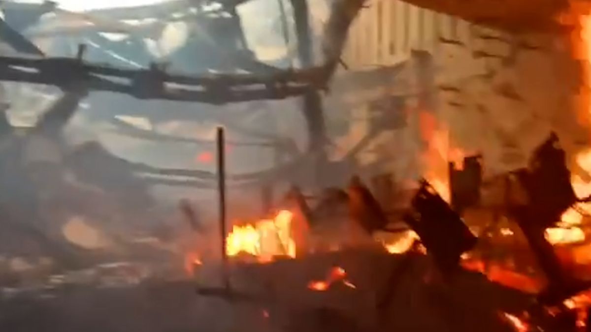 Imagini apocaliptice din interiorul Filarmonicii cuprinse de flăcări: „Asta e sala unde au fost concerte” (VIDEO)
