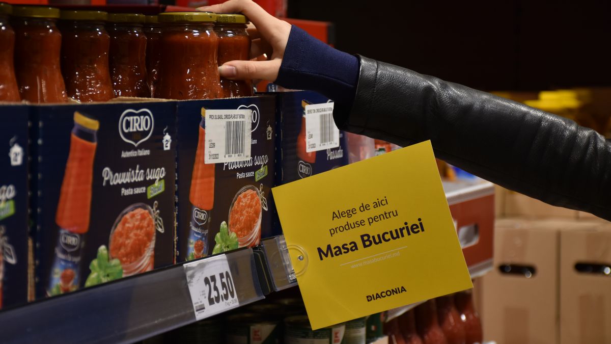 Masa Bucuriei 2021 – 4000 prânzuri calde și 1400 pachete alimentare pentru oamenii nevoiași din întreaga țară