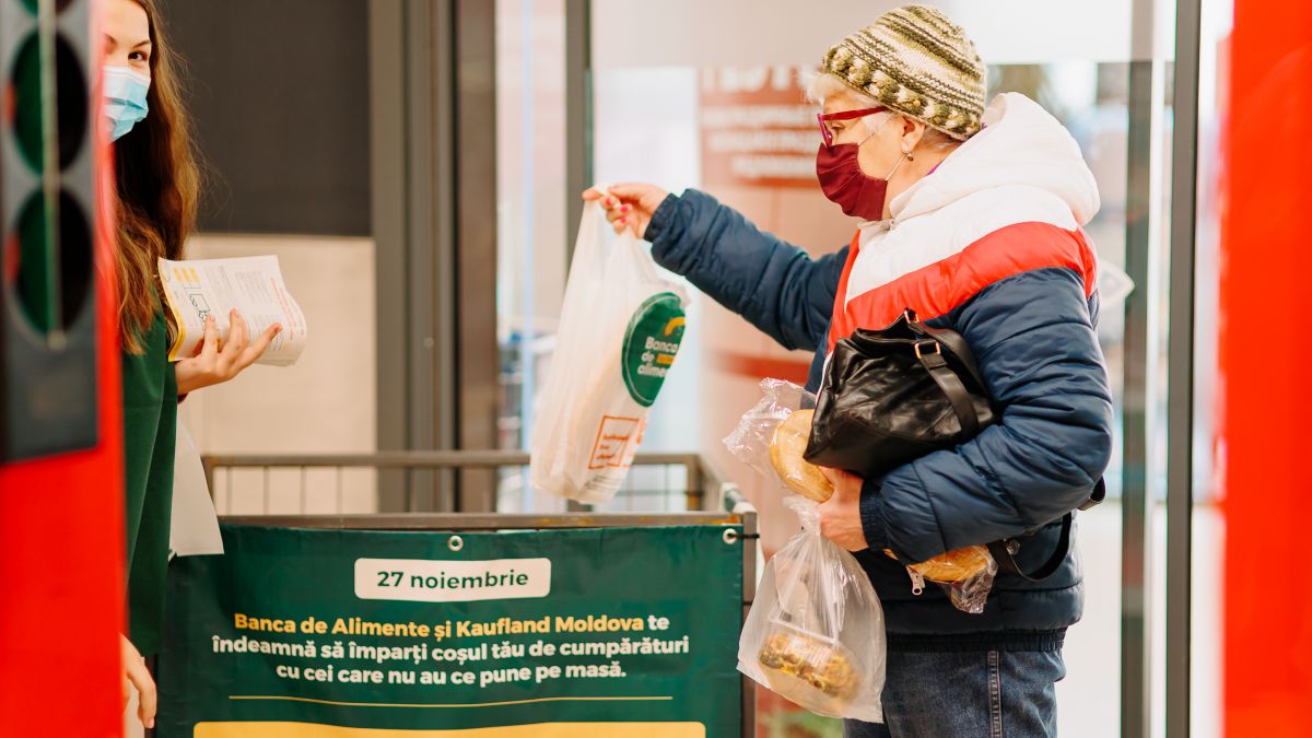 Circa 7400 de prânzuri calde vor fi împărțite oamenilor nevoiași în urma colectei de produse, desfășurată de Banca de Alimente (FOTO)