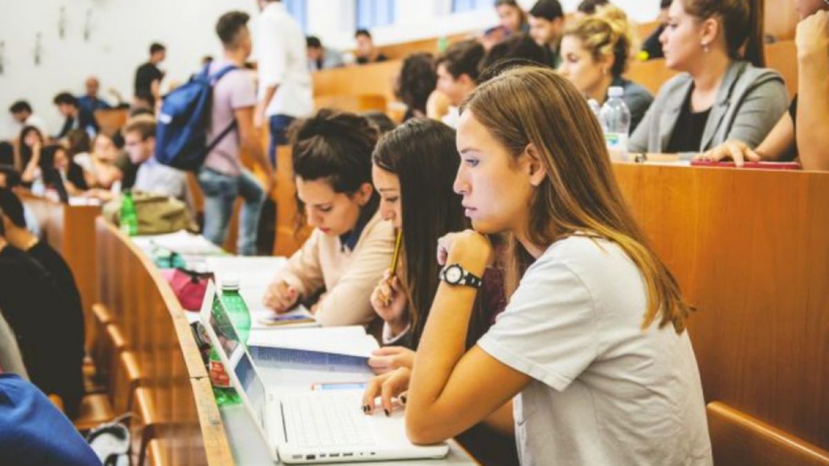 În anul de studii 2021-2022, R. Moldova numără 59,7 mii de studenți. 5,2 mii persoane sunt din alte țări