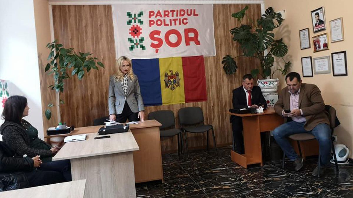 În arest, dar nu chiar. Marina Tauber participă la întâlnirile cu alegătorii din Jora de Mijloc și Orhei, în pofida măsurii preventive (FOTO)