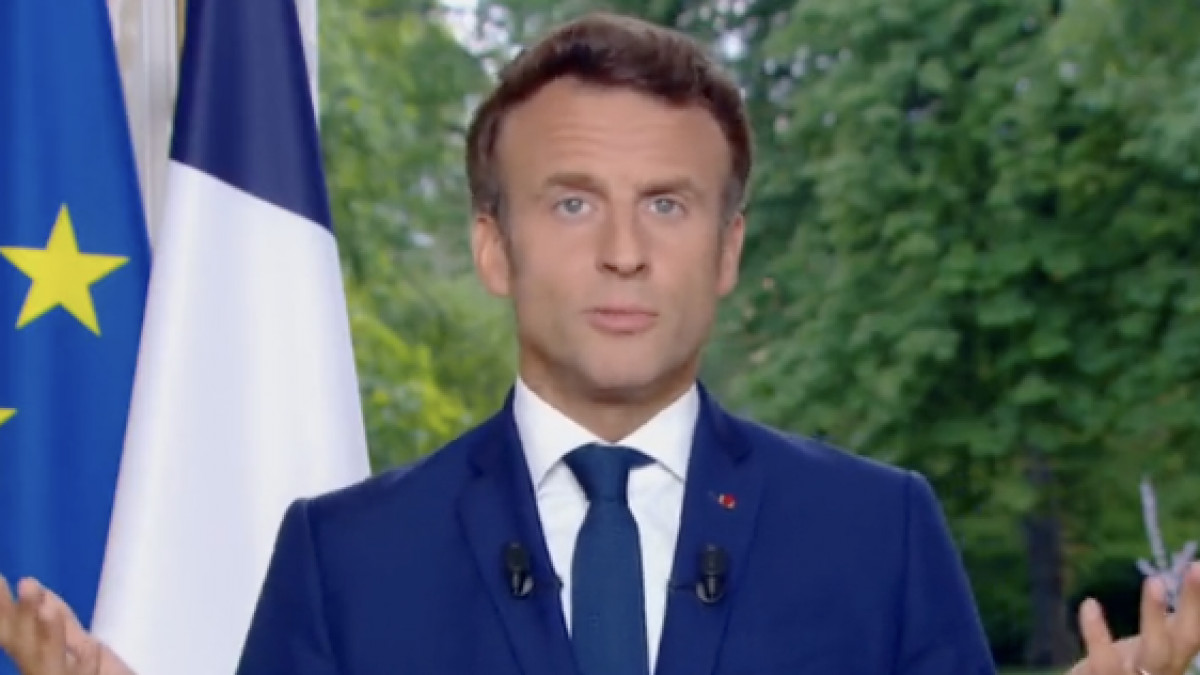 În primul discurs de după eșecul electoral de la legislative, Macron cere opoziției să lase în urmă luptele interne