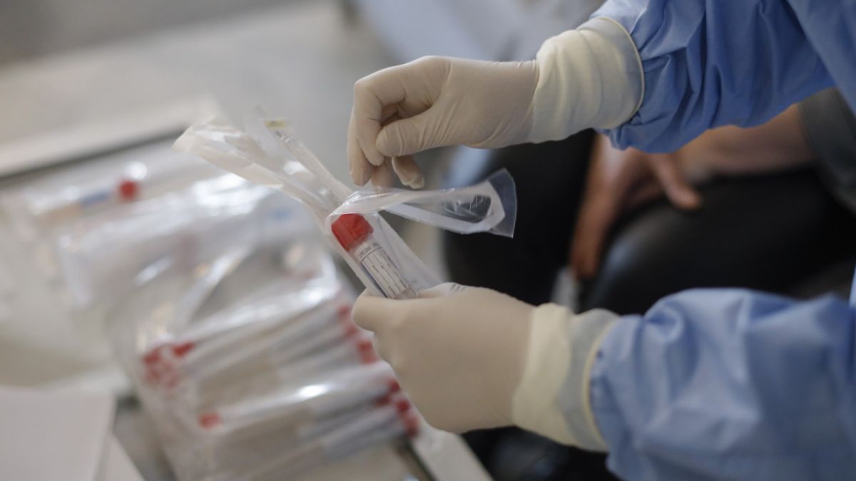 În ultima săptămână numărul de cazuri de COVID-19 și decese a scăzut cu peste 35%