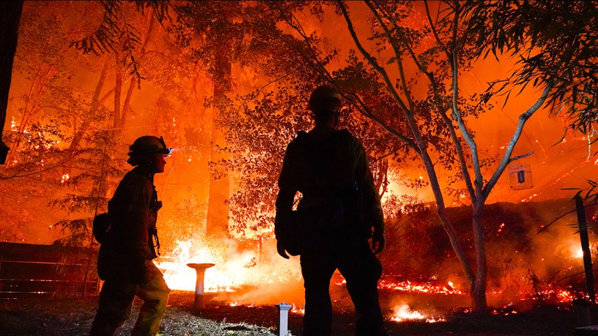 Incendii în California: Suprafeţele mistuite de flăcări rescriu recordurile înregistrate în stat