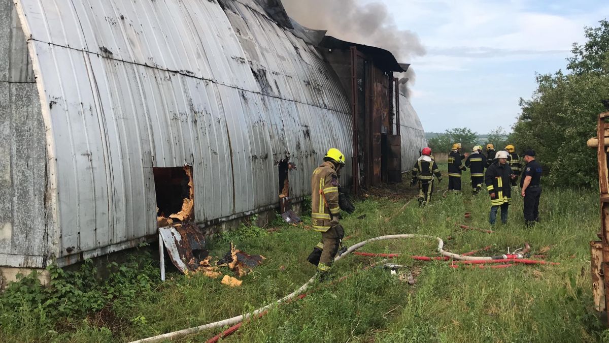 Incendiu de proporții în localitatea Suruceni. La fața locului, cinci echipaje de pompieri (VIDEO,FOTO)