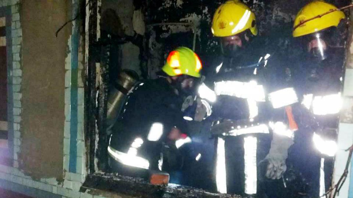 Incendiu în Anenii Noi: Două persoane au suferit intoxicație și arsuri