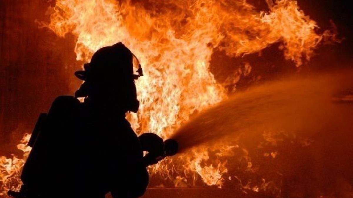 Incendiu la Bălți: Focul a distrus acoperișul și tavanul unei locuințe părăsite