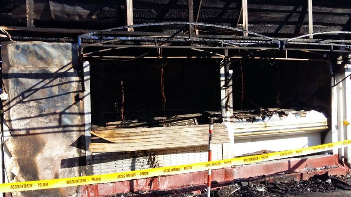 Incendiu la Piața Centrală: Cinci gherete, cuprinse de flăcări 